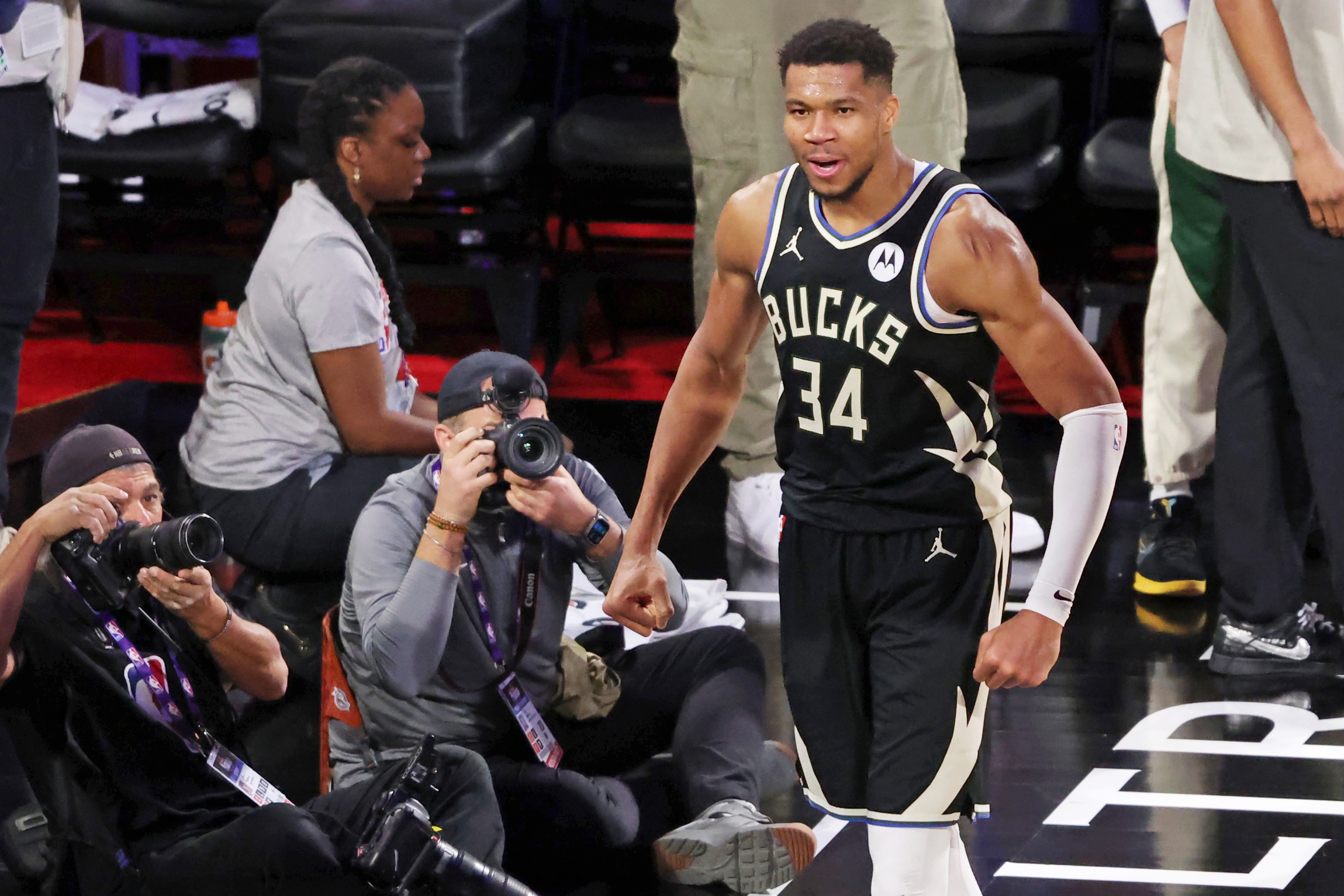 世俱杯买球-NBA官网评新赛季东部前十球员：字母哥第一 布伦森第二恩比德第六