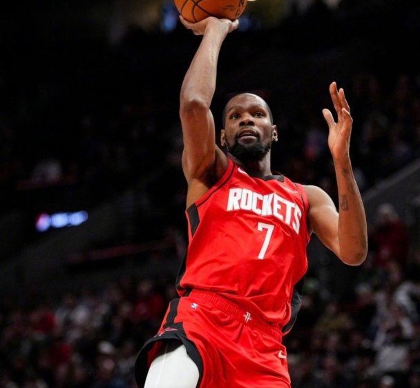 世俱杯2025-申京准三双小贾触底反弹，杜兰特28+10+4，火箭险胜公牛终结3连败